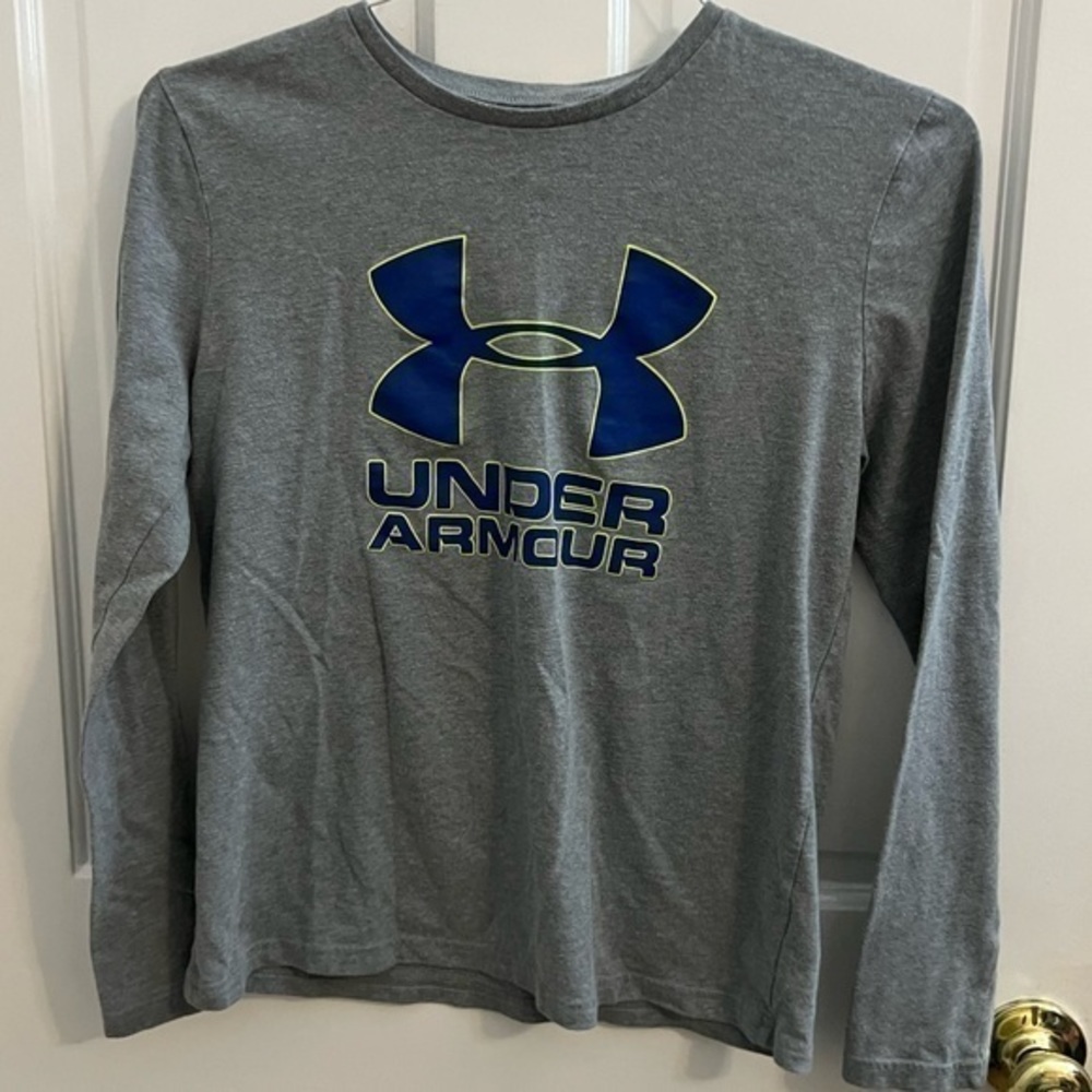 Boys Under Armour long shirt shirt. Size YXL.